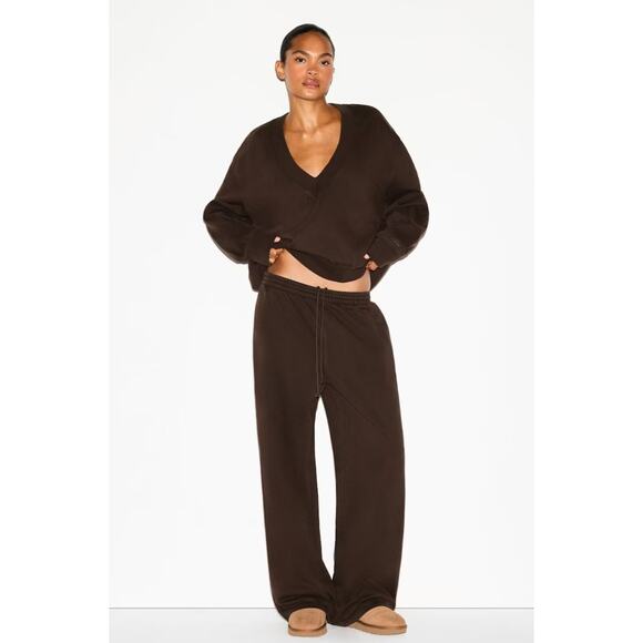 (M) $98 NWT Skims Boyfriend Fleece Oversized Straight Leg Sweatpants Espresso - Picture 1 of 5
